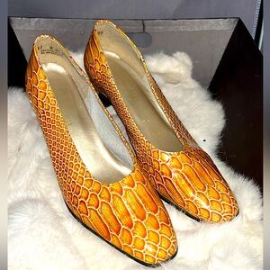 Vtg Unbranded Gold Yellow Orange Faux Alligator Skin Block Kitten Heels 8M